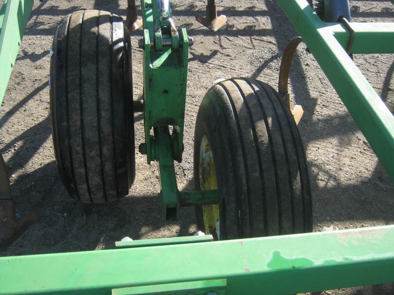 Cultivators  John Deere 960 Cultivator Photo